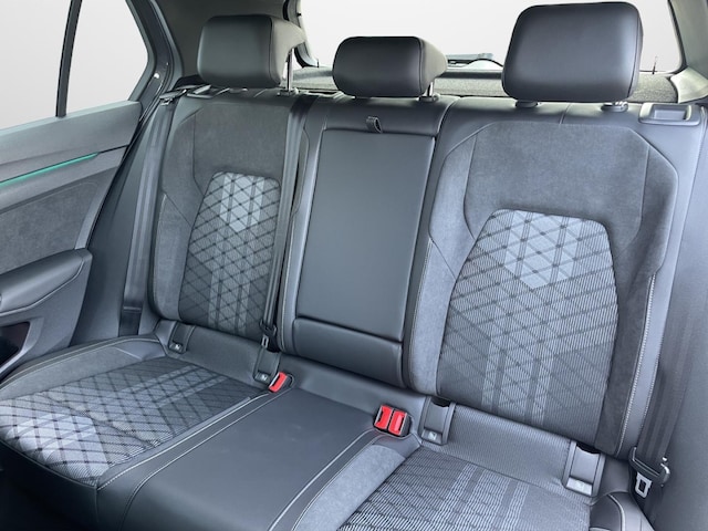 Volkswagen Golf 1.5 eTSI DSG R-Line