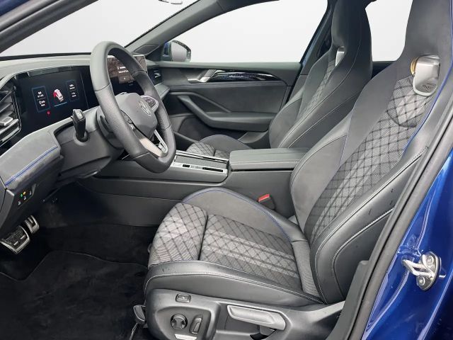 Volkswagen Passat 1.5 eTSI DSG R-Line Variant