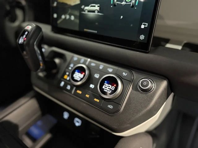 Land Rover Defender 110 Black Pack