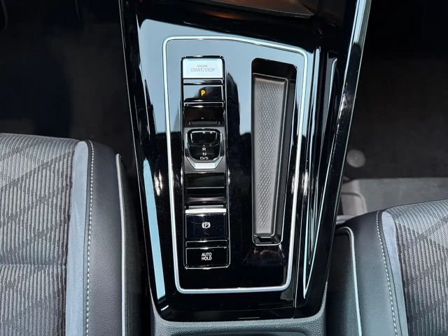 Volkswagen Golf 1.5 eTSI DSG Golf VIII R-Line