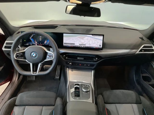 BMW 330 330e M-Sport xDrive