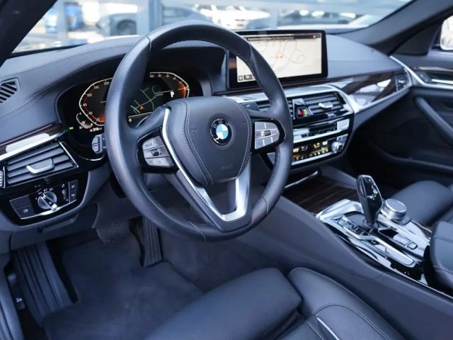 BMW 540 540i Luxury Line Sedan xDrive
