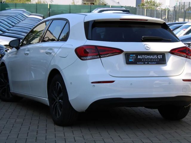 Mercedes-Benz A 180 A 180 d