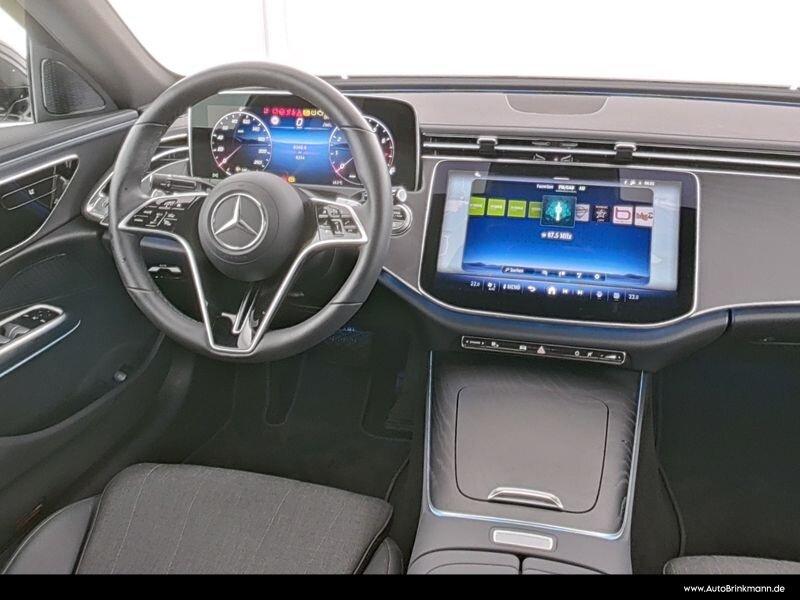 Mercedes-Benz E 200 AVANTGARDE Sedan