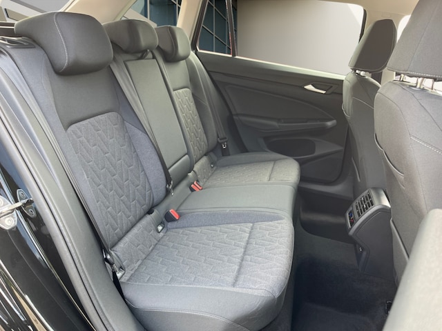 Volkswagen Golf Life Variant