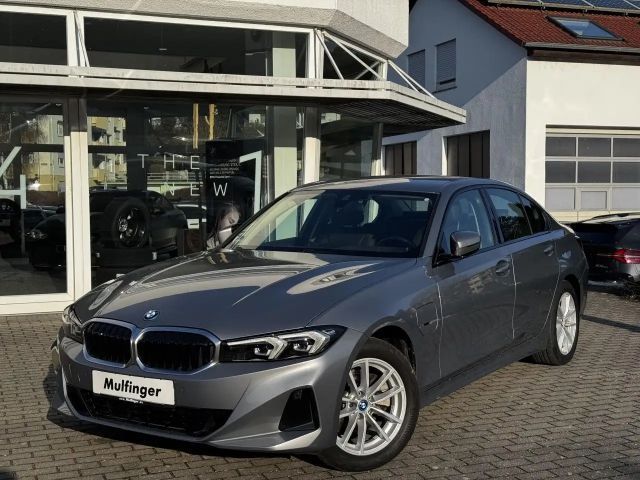 BMW 330 330e Sedan xDrive