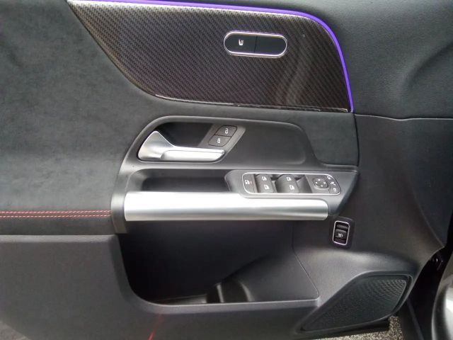 Mercedes-Benz GLA 180 AMG Line