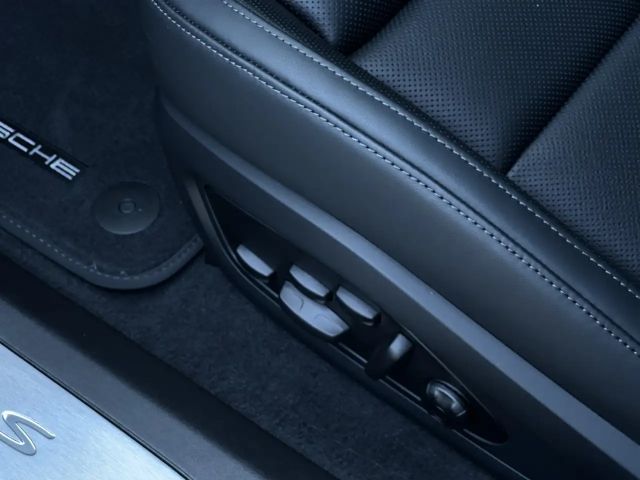 Porsche Taycan 4S Cross Turismo