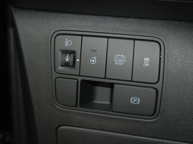 Hyundai Staria Signature