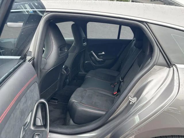 Mercedes-Benz CLA 200 AMG Line