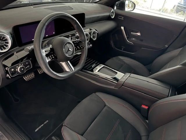 Mercedes-Benz CLA 200 AMG Line Premium