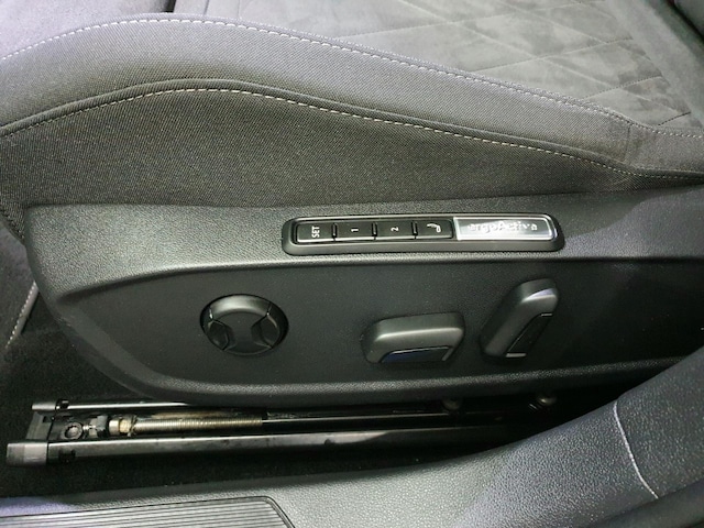 Volkswagen Golf 2.0 TDI DSG Style