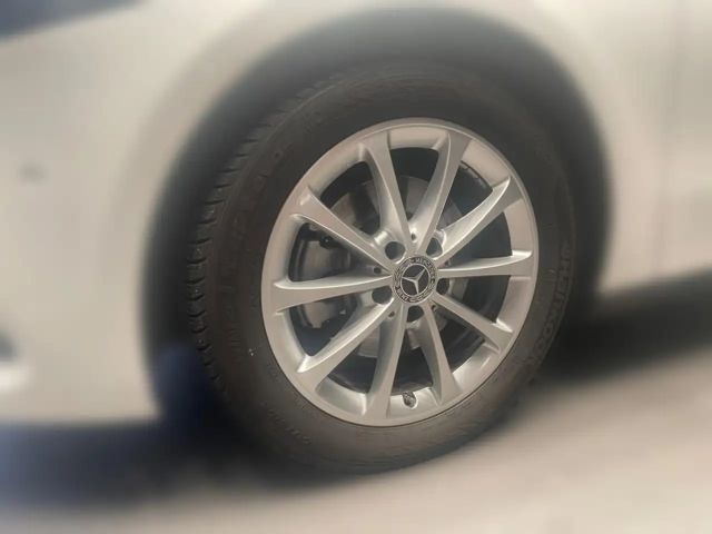 Mercedes-Benz A 200 AMBUX+CARPLAY+LED+SHZ+PDC