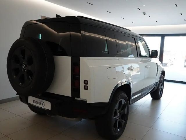 Land Rover Defender 110 D250 Dynamic SE