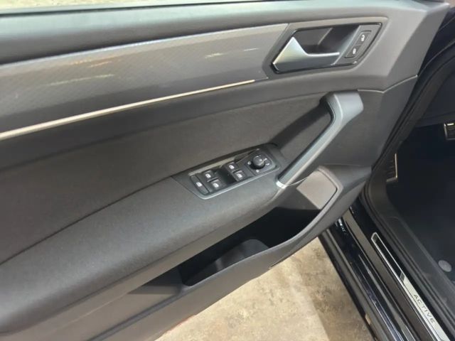 Volkswagen Touran 1.5 TSI R-Line