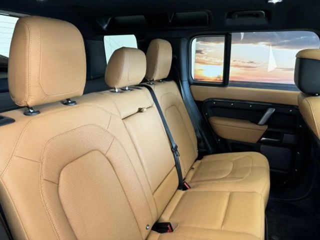 Land Rover Defender 110