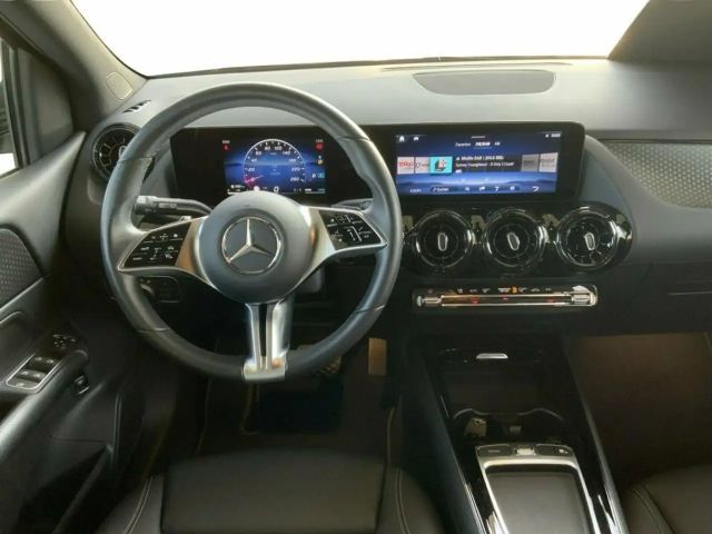 Mercedes-Benz B 180 AUT Kam. KlimaA LED LM Navi PDC ParkAss