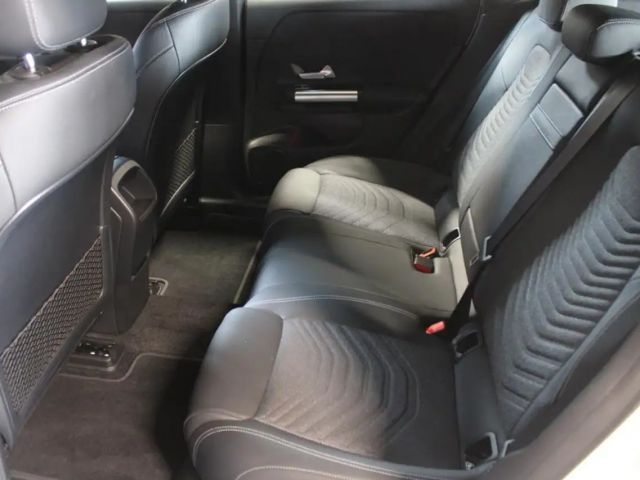 Mercedes-Benz EQA 300 4MATIC Progressive