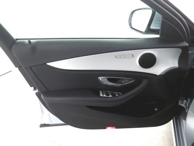 Mercedes-Benz E 220 AVANTGARDE E 220 d Estate