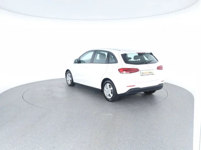 Mercedes-Benz B 180 B 180 d Sedan