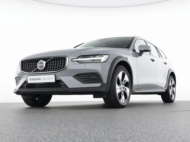 Volvo V60 Cross Country AWD Plus
