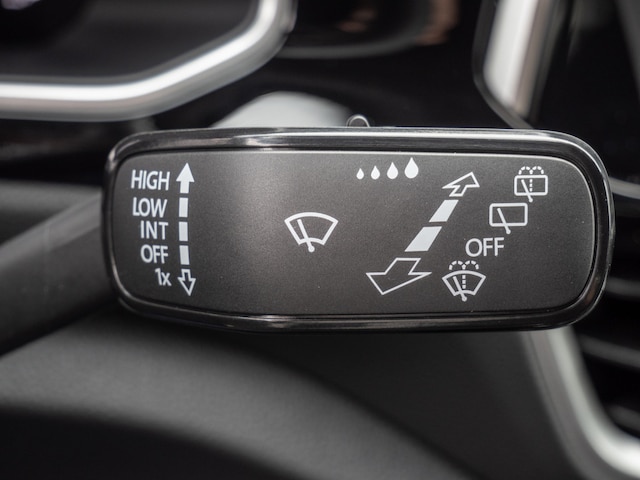 Volkswagen T-Roc T-Roc 2.0 l TDI LED LM17 CARPLAY PRIVACY  ACC