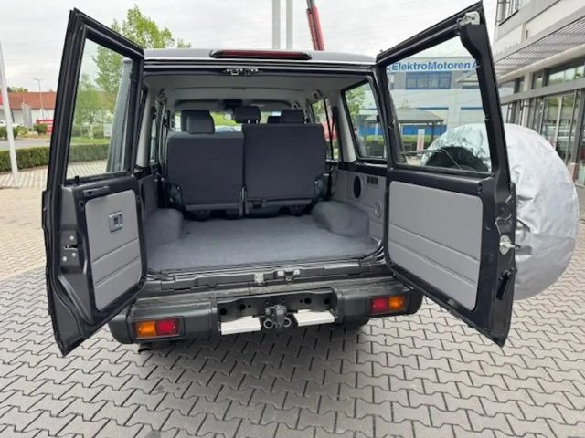 Toyota Land Cruiser GRJ76-VX LIM