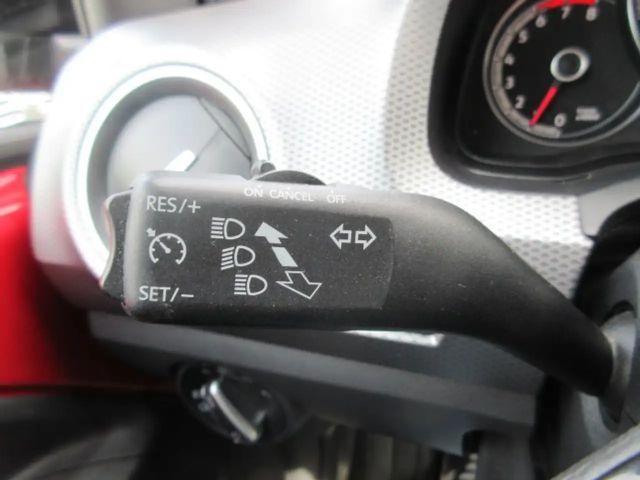 Volkswagen up! Active