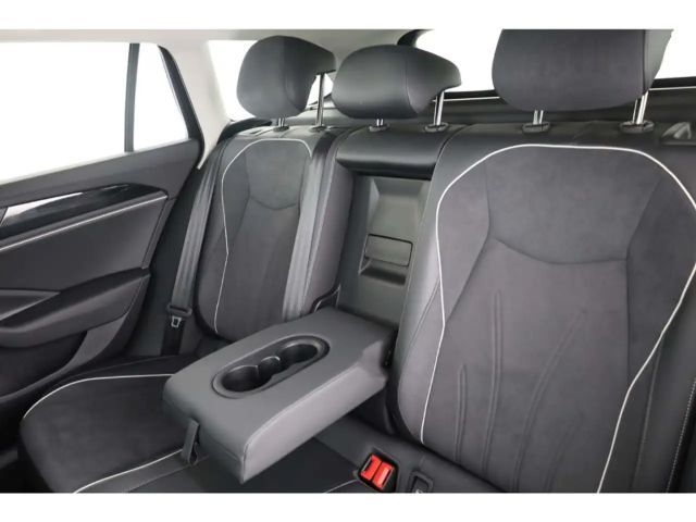 Volkswagen Passat 1.5 eTSI Business DSG