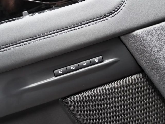 Land Rover Range Rover Evoque P300e