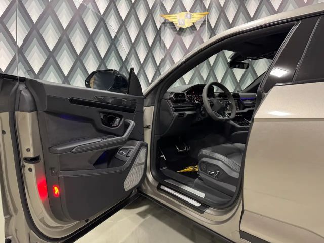 Lamborghini Urus SE // CARBON // UNIKÄT // VOLLE HÜTTE //