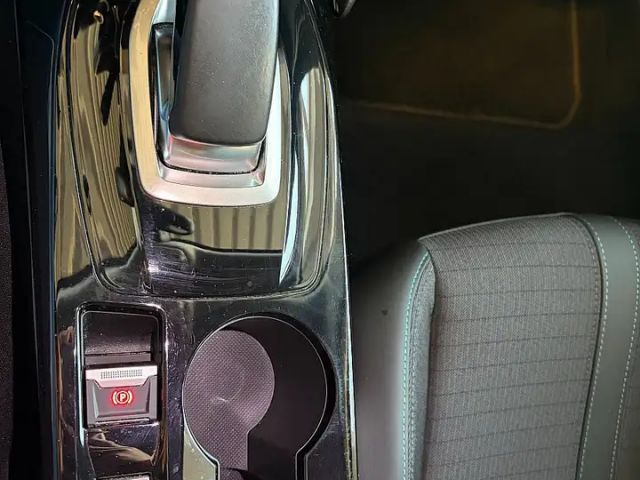 Peugeot E-2008 Allure Pack