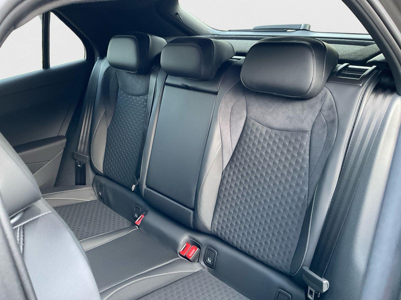 Volkswagen T-Roc 1.5 eTSI DSG R-Line