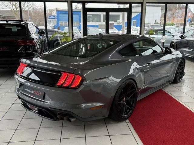 Ford Mustang Fastback GT 5.0 V8
