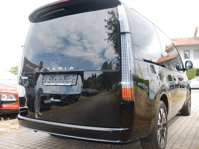 Hyundai Staria Signature