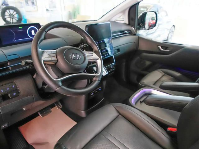 Hyundai Staria Signature