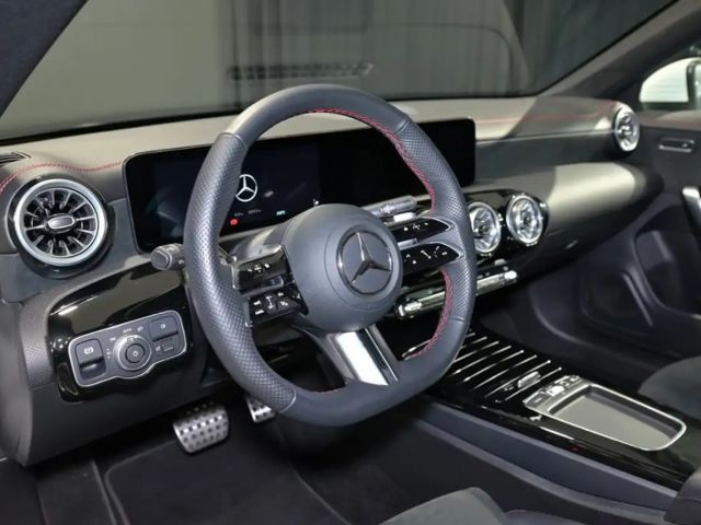 Mercedes-Benz CLA 200 AMG Line Coupé