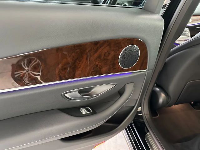 Mercedes-Benz E 220 4MATIC E 220 d Sedan