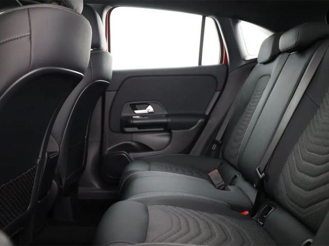 Mercedes-Benz GLA 180 Aut. AHK Park.Assistent Sitzhzg.