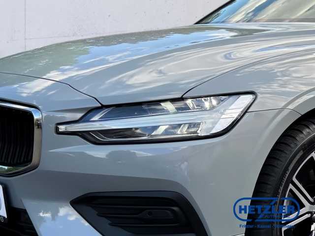 Volvo V60 Core Hybrid