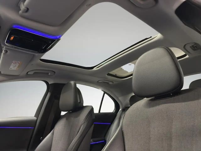 Mercedes-Benz E 200 AVANTGARDE Sedan