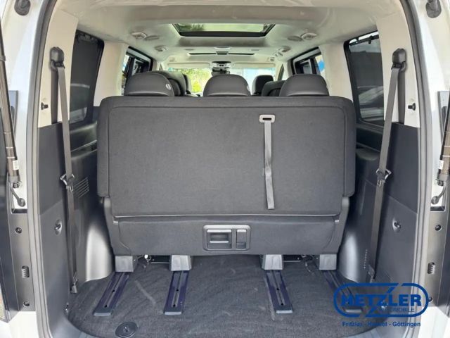 Hyundai Staria Signature