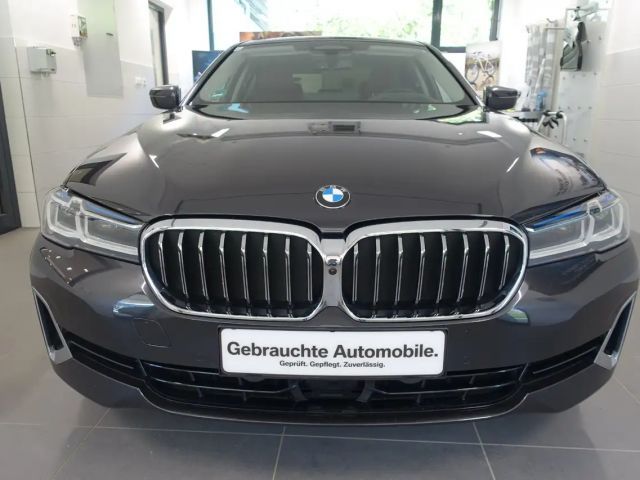BMW 520 520d Luxury Line Sedan xDrive