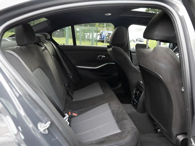 BMW 320 320d M-Sport Sedan xDrive