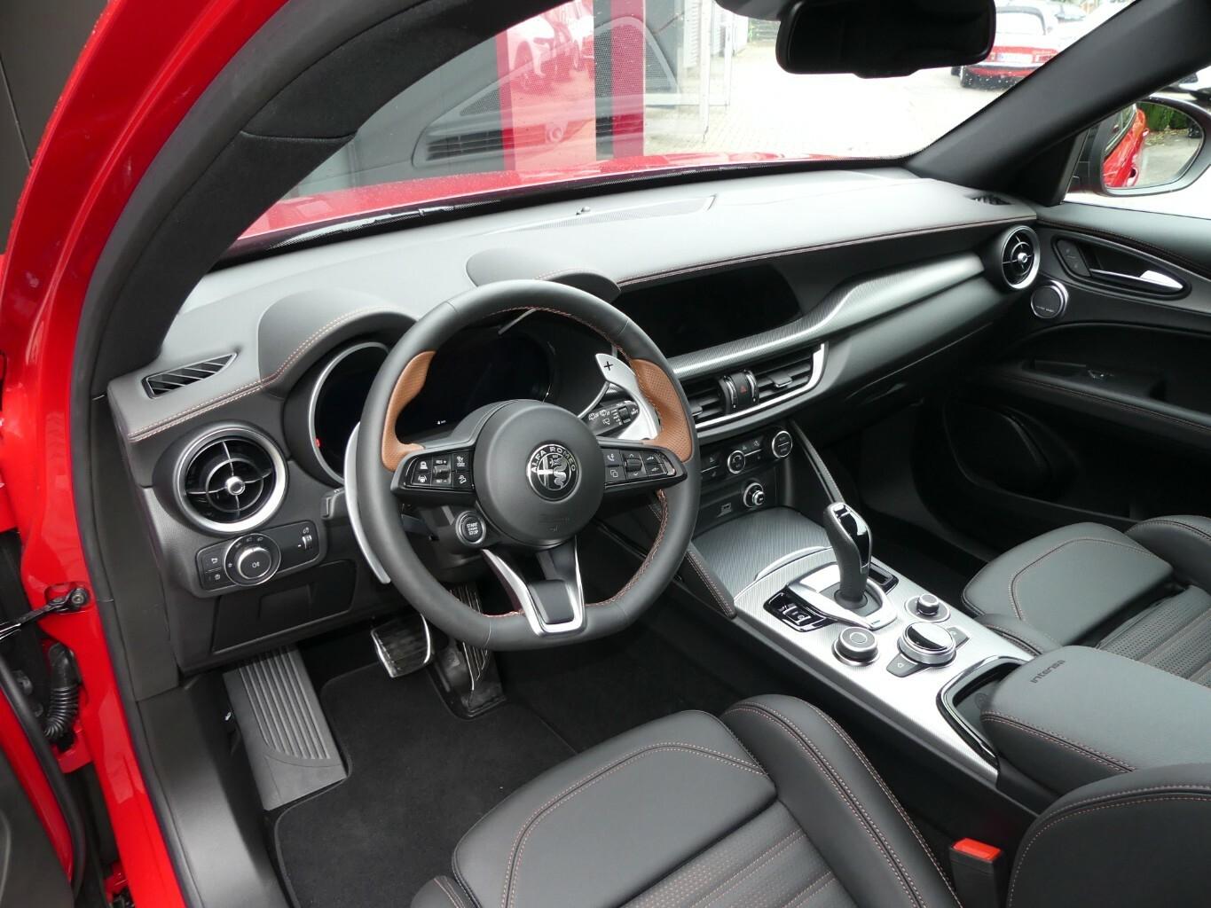 Alfa Romeo Stelvio AT8 Q4 Turbo