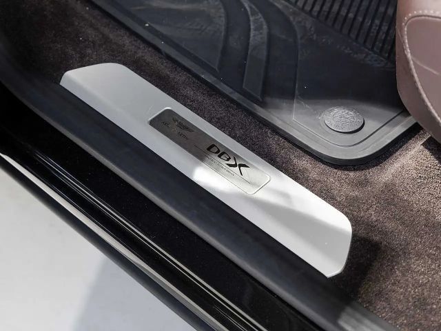 Aston Martin DBX -Minotaur Green-