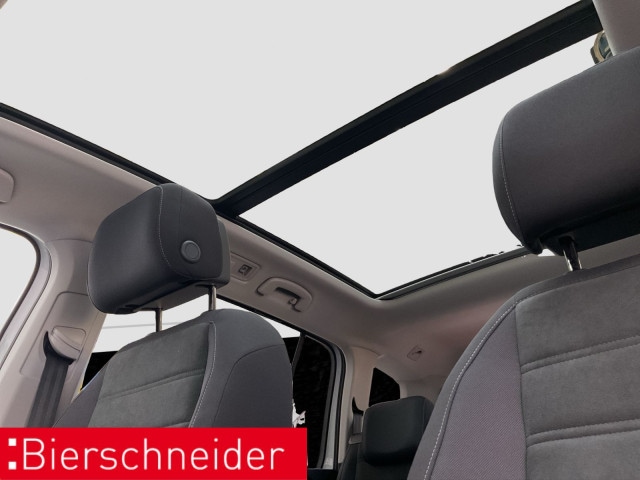 Volkswagen Touran 1.5 TSI DSG R-Line Style