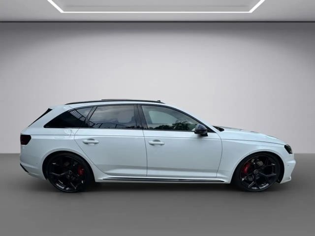 Audi RS4 Avant Quattro