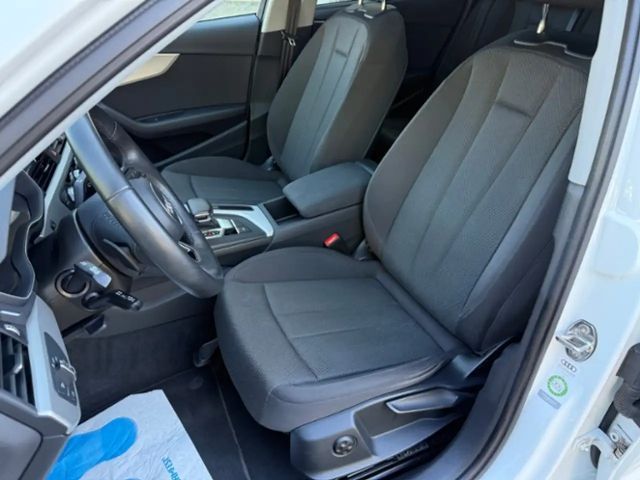 Audi A4 35 TFSI Avant S-Tronic
