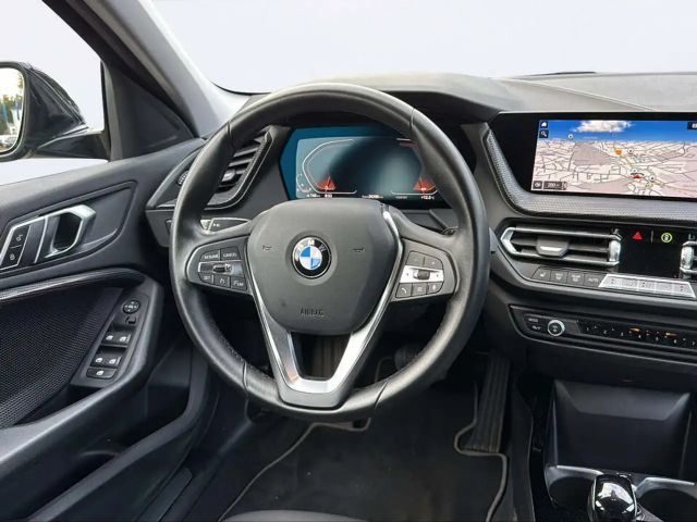 BMW 118 118i Sedan Sport Line